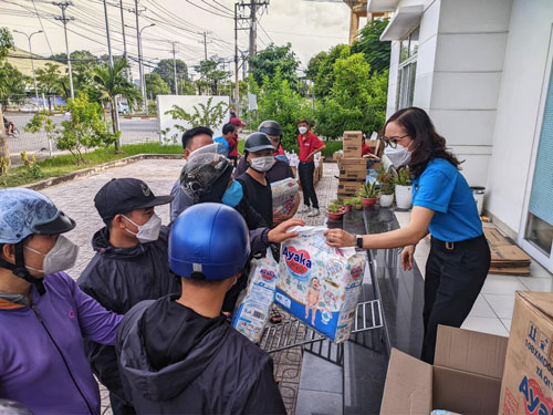 Gian hàng phúc lợi lưu động dành cho công nhân