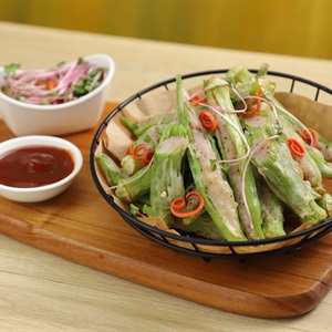Đậu bắp nhồi cá thác lác chiên giòn