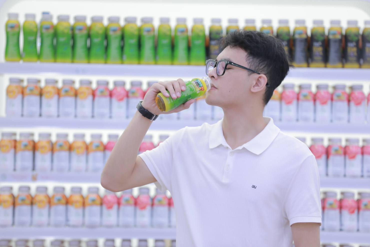 Cơn mưa qu&agrave; tặng, giải nhiệt nắng h&egrave; c&ugrave;ng đồ uống TH - Ảnh 3.