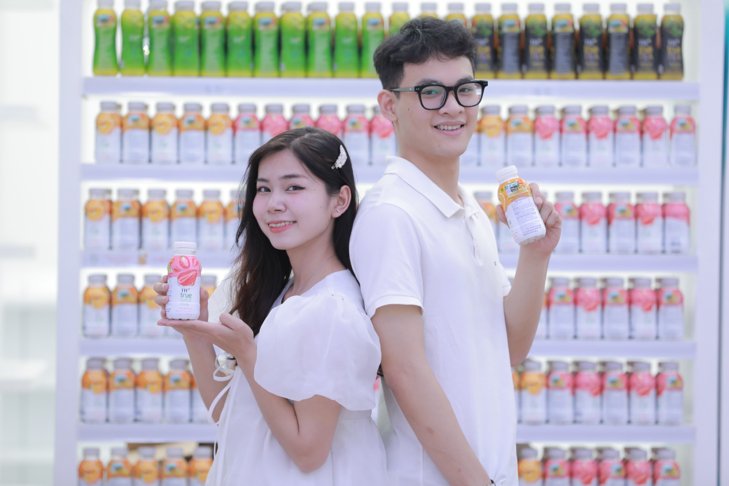 Cơn mưa qu&agrave; tặng, giải nhiệt nắng h&egrave; c&ugrave;ng đồ uống TH - Ảnh 4.