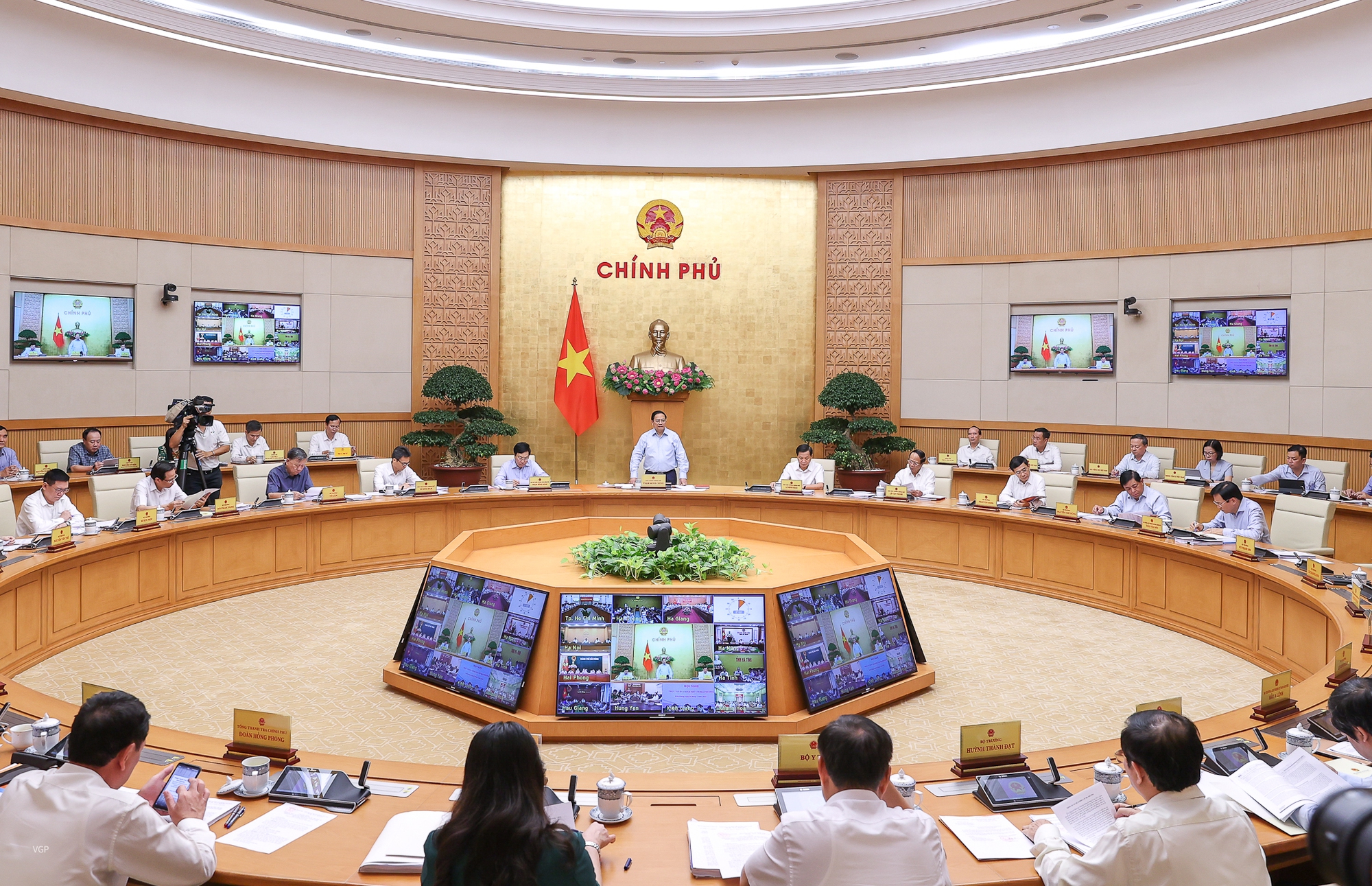 Bộ trưởng Bộ GD-ĐT đề xuất miễn toàn bộ học phí cấp hai từ năm 2022