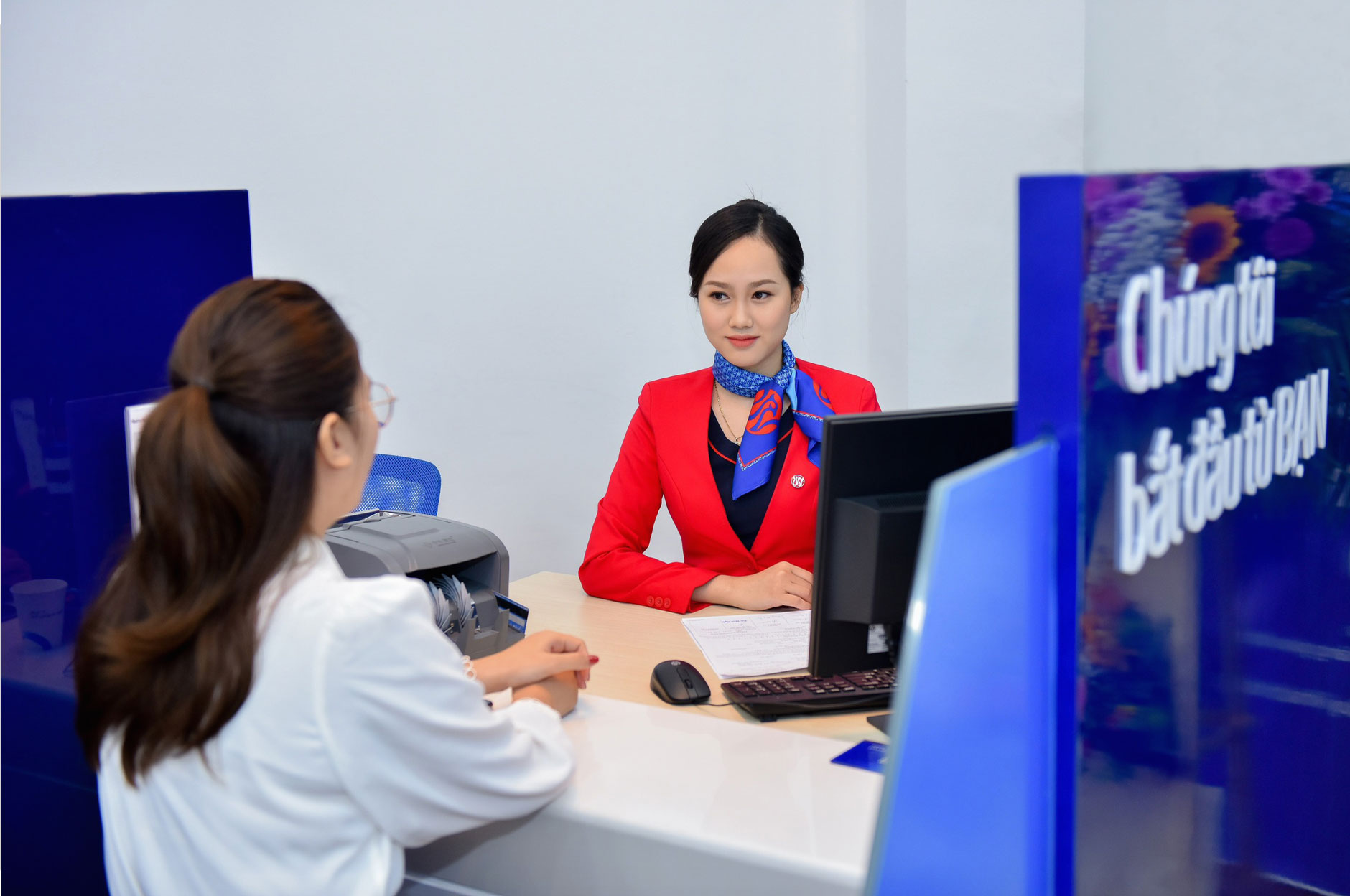 Ra nước ngo&agrave;i săn nh&acirc;n t&agrave;i Việt - Ảnh 1.