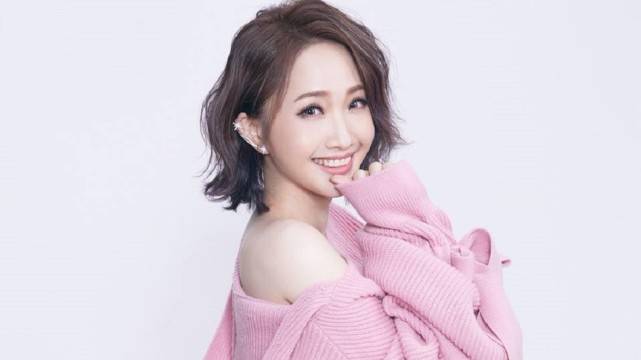 Nữ ca sĩ qua đời ở tuổi 41 do ung thư vú