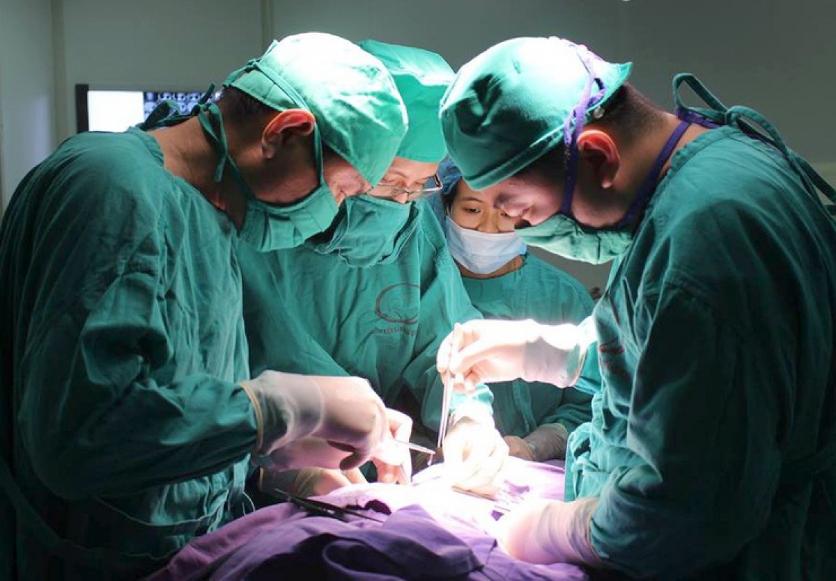 Làm "chuyện ấy" sai tư thế, người đàn ông bị gãy dương vật