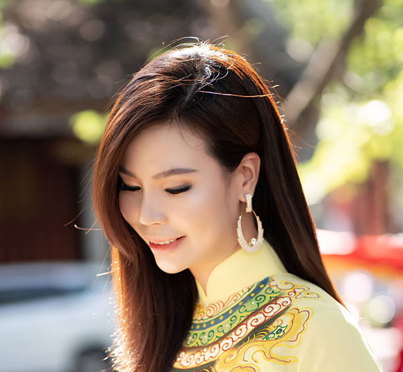 NTK Tommy Nguyễn ra mắt BST áo dài "Nắng Sài Gòn"