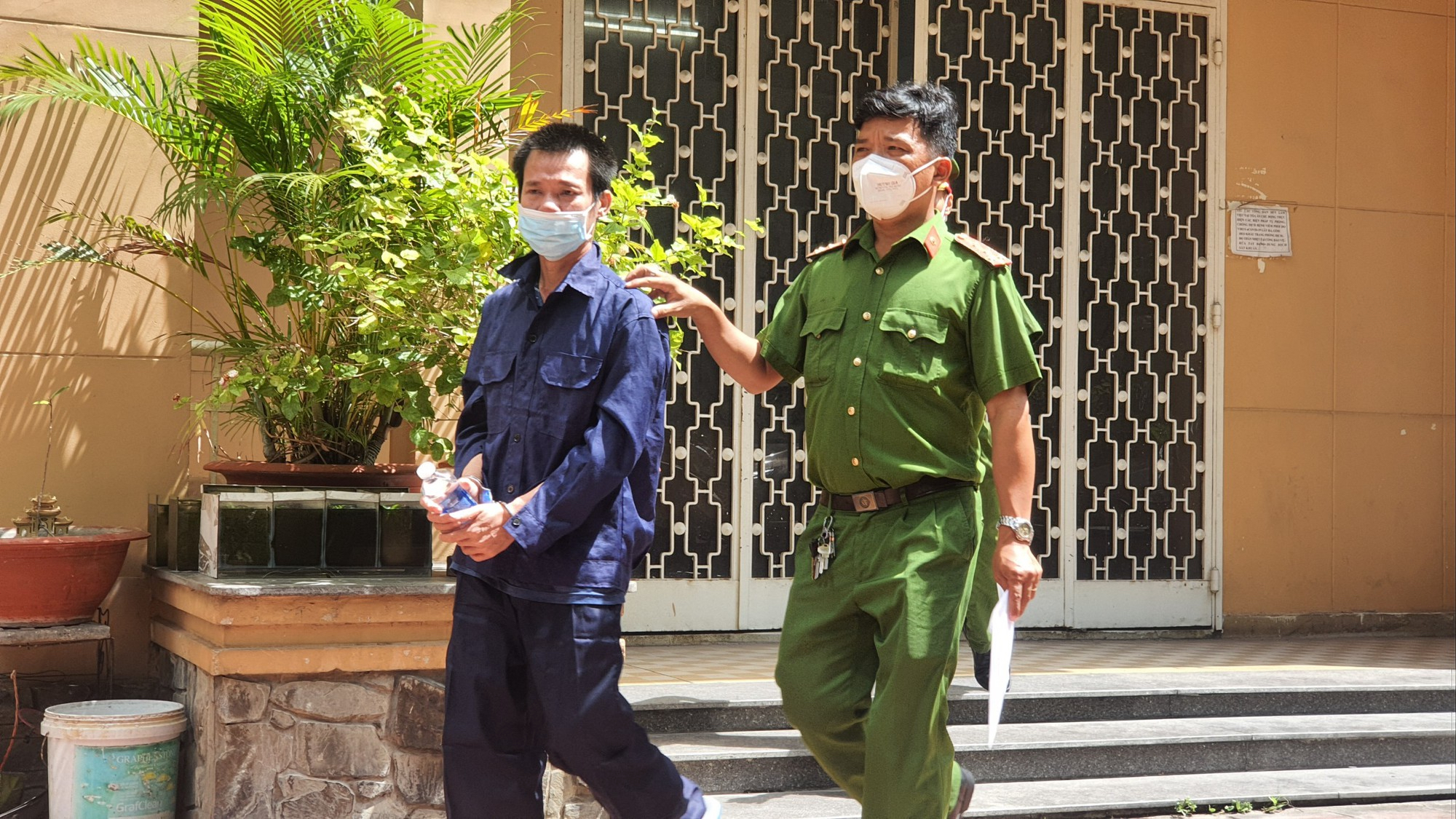 TP HCM: Giở trò đồi bại với cháu ruột trước mặt con gái