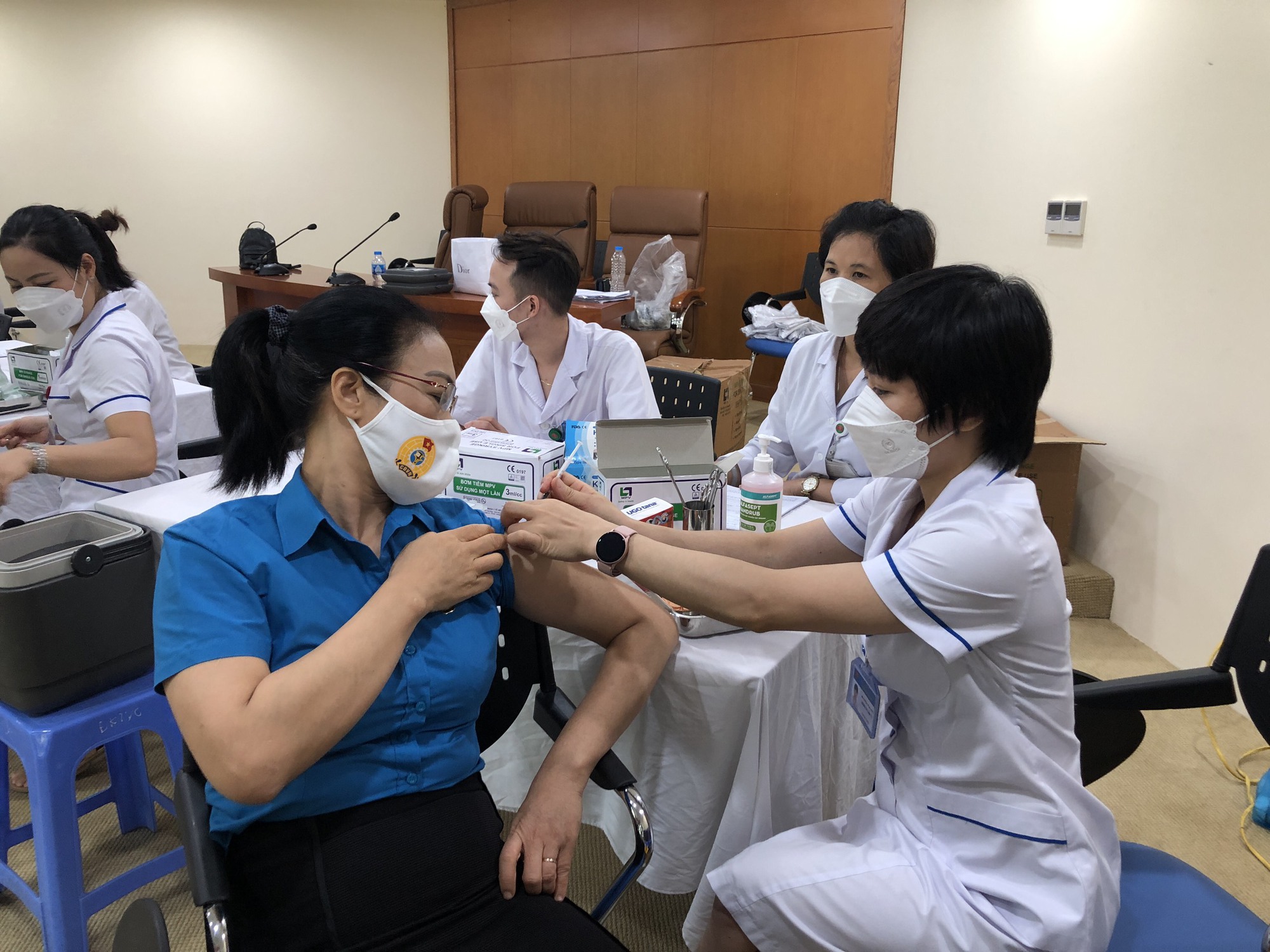 Tổng LĐLĐ Việt Nam kêu gọi công nhân, viên chức, lao động cả nước tiêm vắc-xin ngừa Covid-19