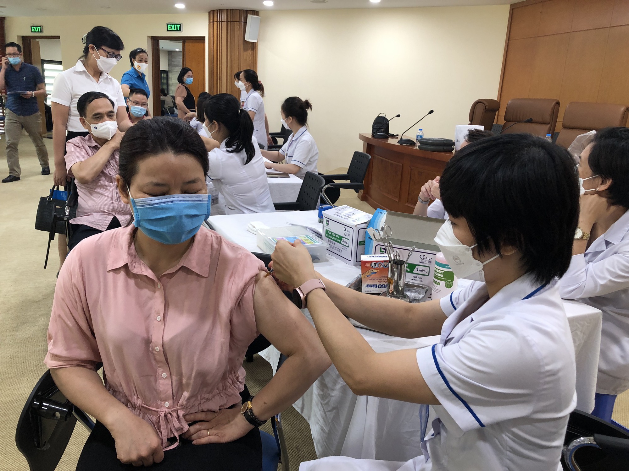 Tổng LĐLĐ Việt Nam k&ecirc;u gọi c&ocirc;ng nh&acirc;n, vi&ecirc;n chức, lao động cả nước ti&ecirc;m vắc-xin ngừa Covid-19 - Ảnh 4.
