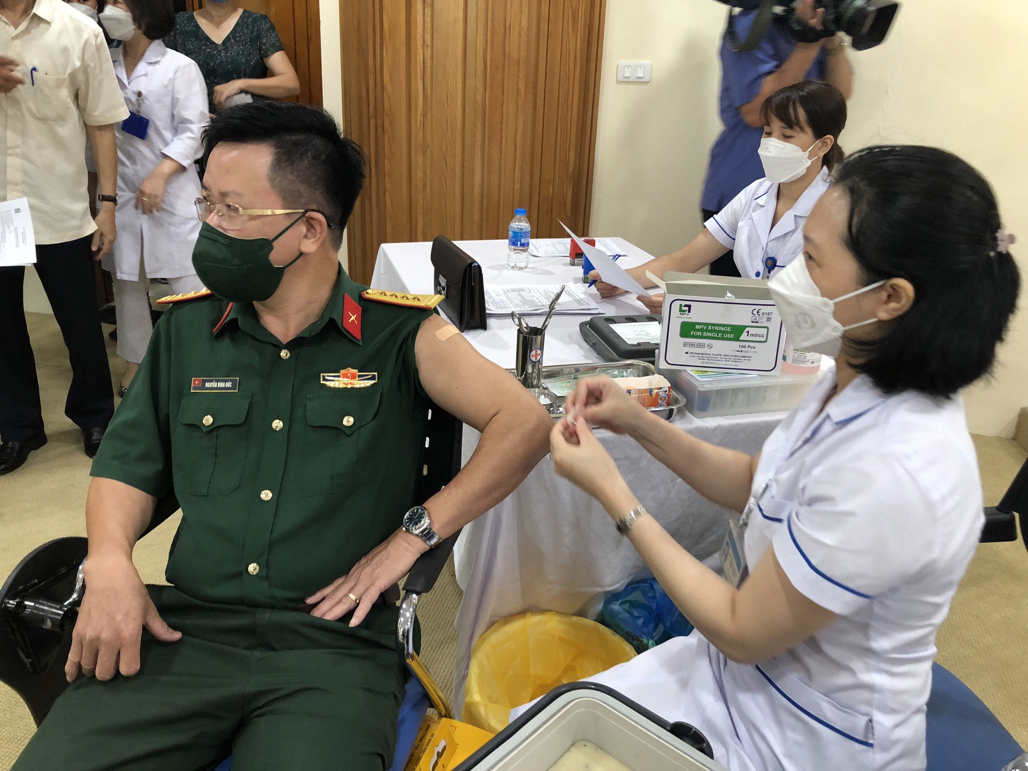 Tổng LĐLĐ Việt Nam k&ecirc;u gọi c&ocirc;ng nh&acirc;n, vi&ecirc;n chức, lao động cả nước ti&ecirc;m vắc-xin ngừa Covid-19 - Ảnh 2.