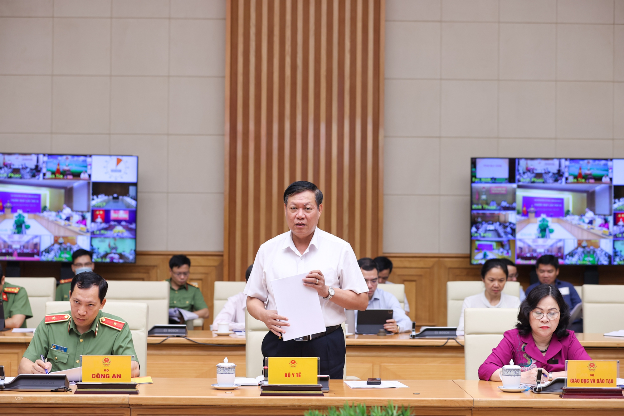 Thủ tướng nhấn mạnh tới kinh nghiệm xương máu khi chủ trì họp về phòng chống Covid-19 - Ảnh 2.