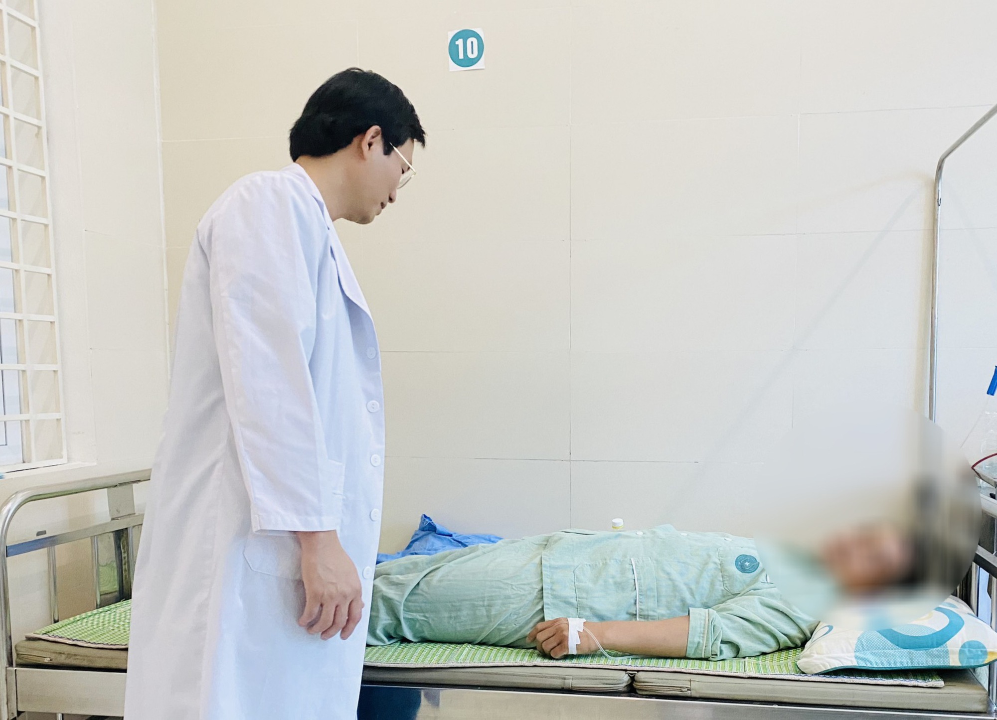 L&agrave;m chuyện ấy sai tư thế, người đ&agrave;n &ocirc;ng bị g&atilde;y dương vật - Ảnh 1.