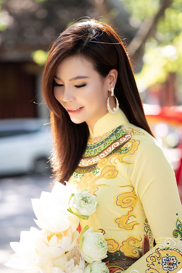 NTK Tommy Nguyễn ra mắt BST &aacute;o d&agrave;i Nắng S&agrave;i G&ograve;n - Ảnh 5.