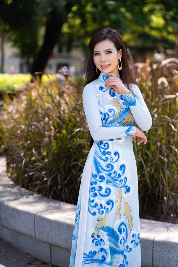 NTK Tommy Nguyễn ra mắt BST &aacute;o d&agrave;i Nắng S&agrave;i G&ograve;n - Ảnh 6.