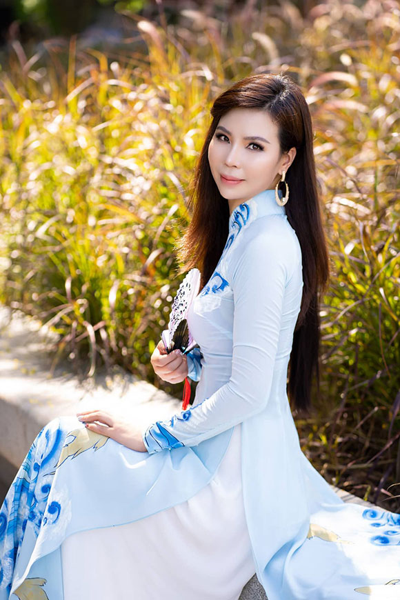 NTK Tommy Nguyễn ra mắt BST &aacute;o d&agrave;i Nắng S&agrave;i G&ograve;n - Ảnh 7.