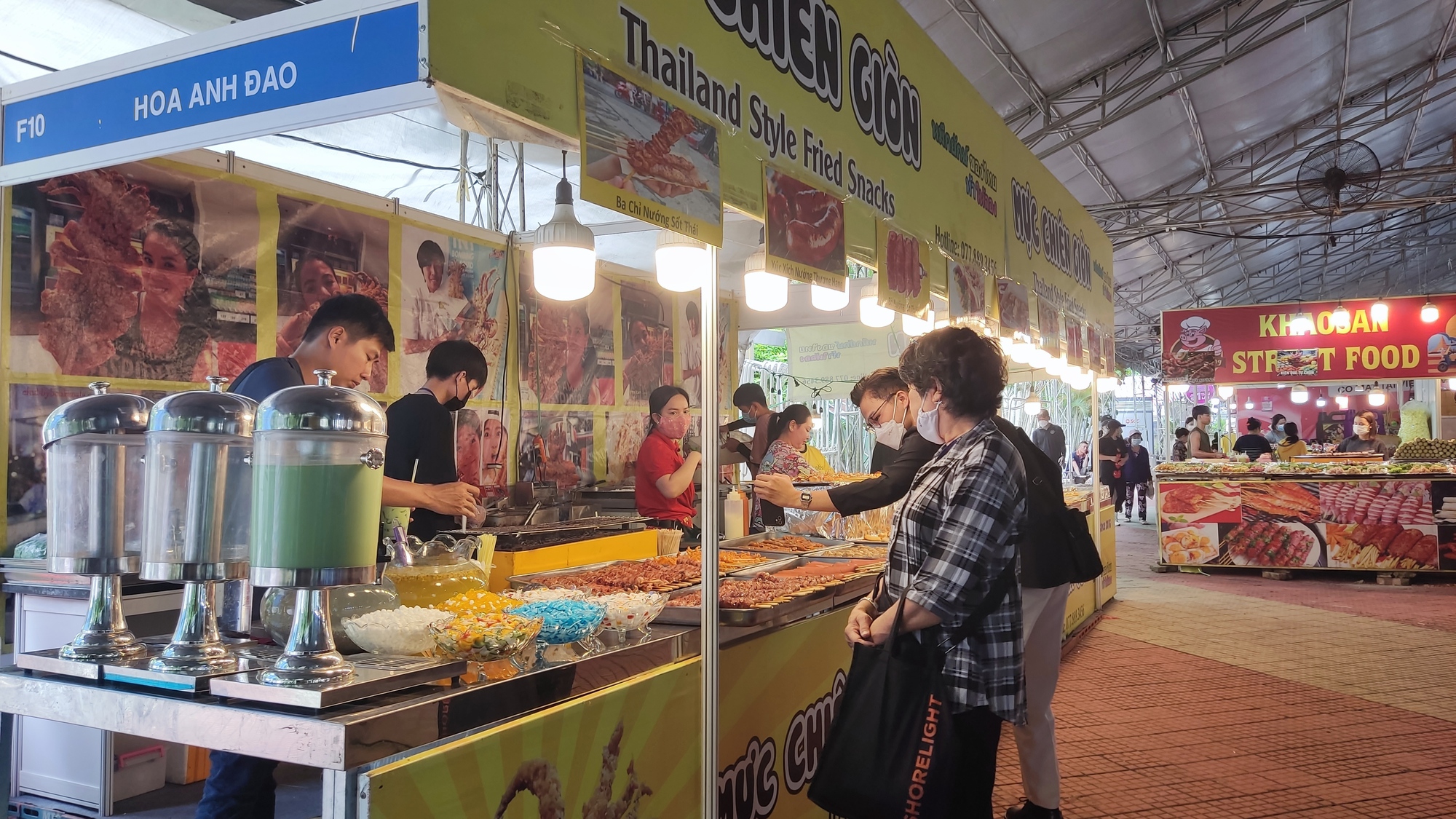 Hội chợ ẩm thực, h&agrave;ng Th&aacute;i Lan t&aacute;i xuất sau hơn 2 năm dịch bệnh - Ảnh 9.