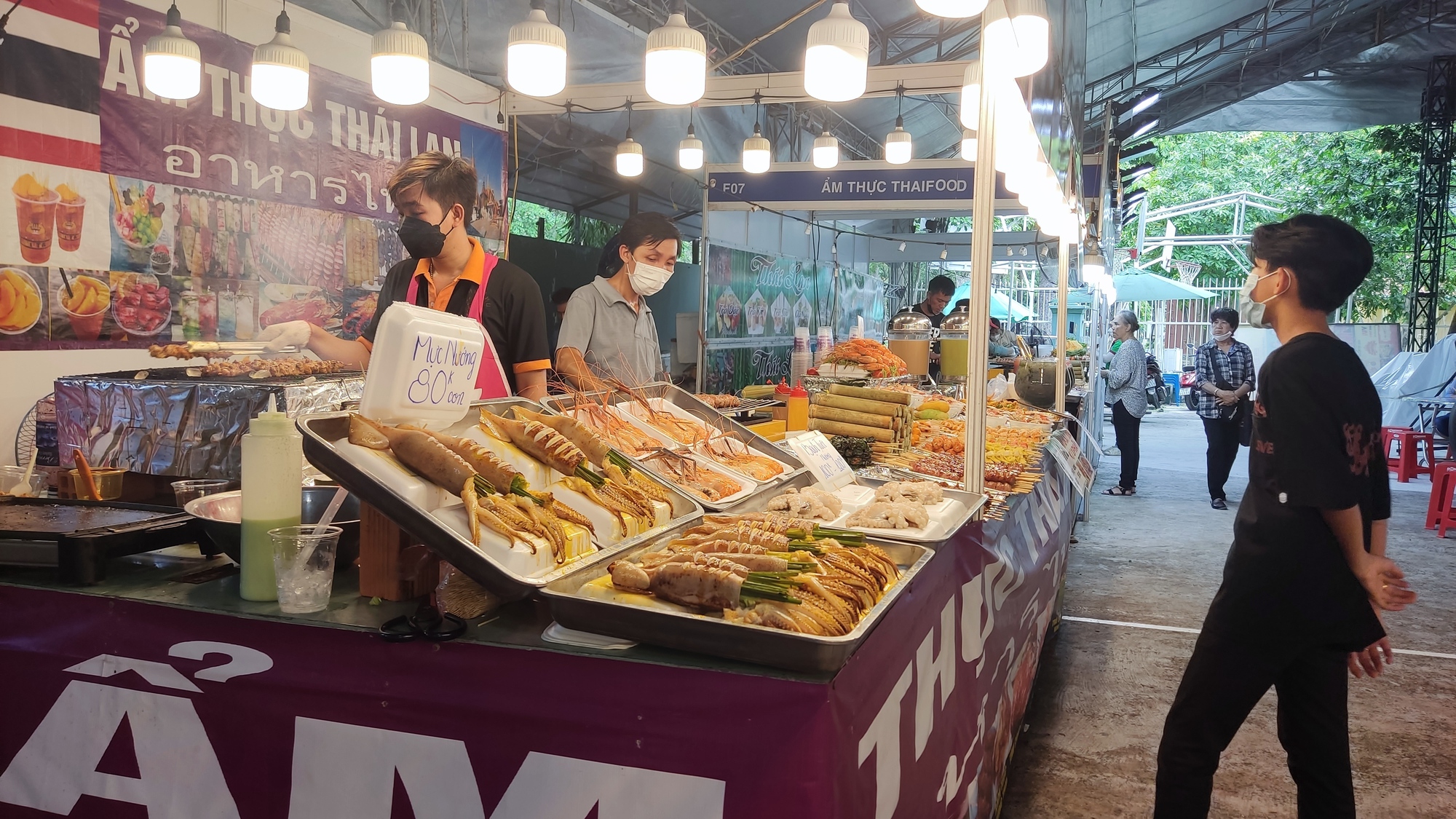 Hội chợ ẩm thực, h&agrave;ng Th&aacute;i Lan t&aacute;i xuất sau hơn 2 năm dịch bệnh - Ảnh 7.