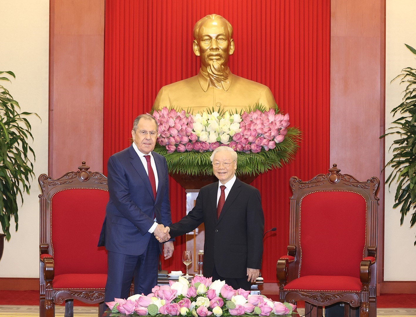 Tổng B&iacute; thư Nguyễn Ph&uacute; Trọng tiếp Bộ trưởng Ngoại giao Nga - Ảnh 1.