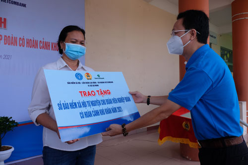 2,2 tỉ đồng chăm lo cho đoàn viên nghiệp đoàn khó khăn