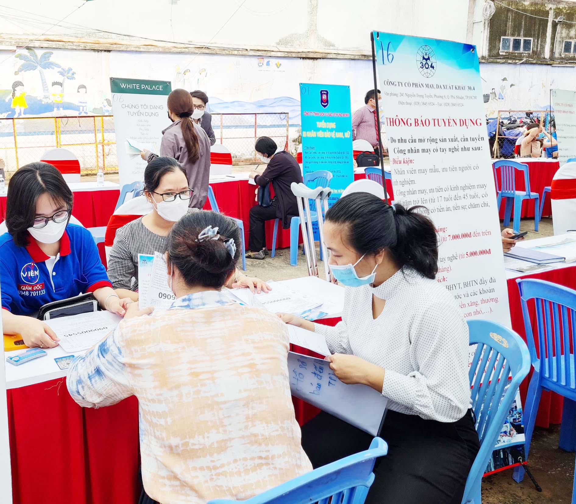 Tuyển dụng nhiều kế toán, nhân viên văn phòng