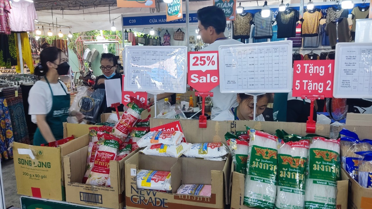 Hội chợ ẩm thực, h&agrave;ng Th&aacute;i Lan t&aacute;i xuất sau hơn 2 năm dịch bệnh - Ảnh 14.