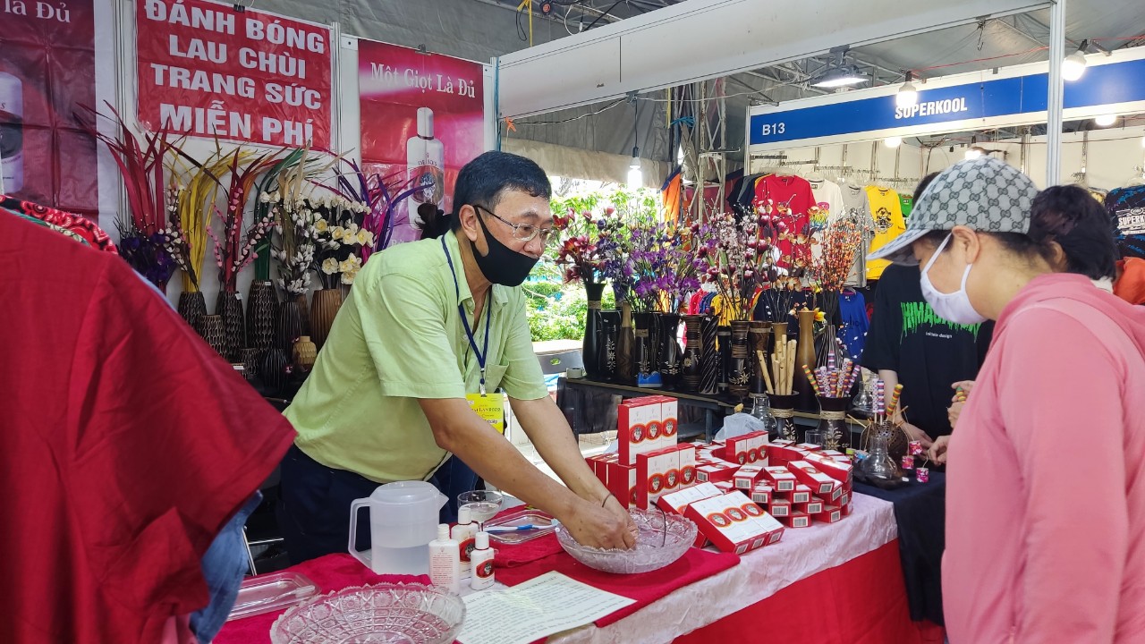 Hội chợ ẩm thực, h&agrave;ng Th&aacute;i Lan t&aacute;i xuất sau hơn 2 năm dịch bệnh - Ảnh 2.