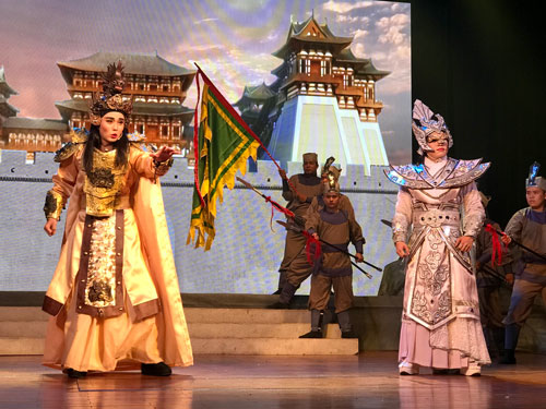 Sân khấu sáng đèn với "Liveshow" của nghệ sĩ trẻ