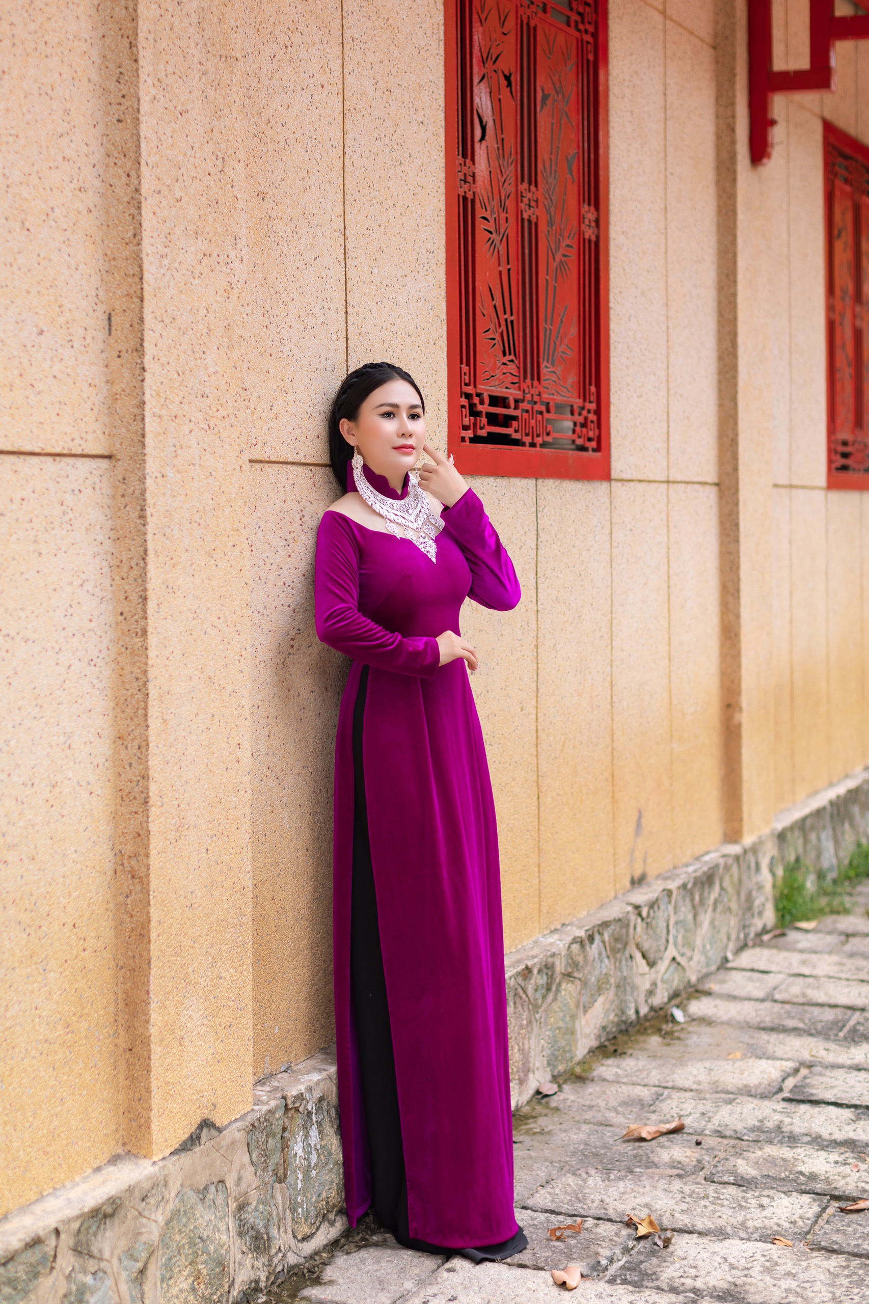 Hoa hậu thiện nguyện L&yacute; Kim Ng&acirc;n dịu d&agrave;ng trong t&agrave; &aacute;o d&agrave;i Việt - Ảnh 4.