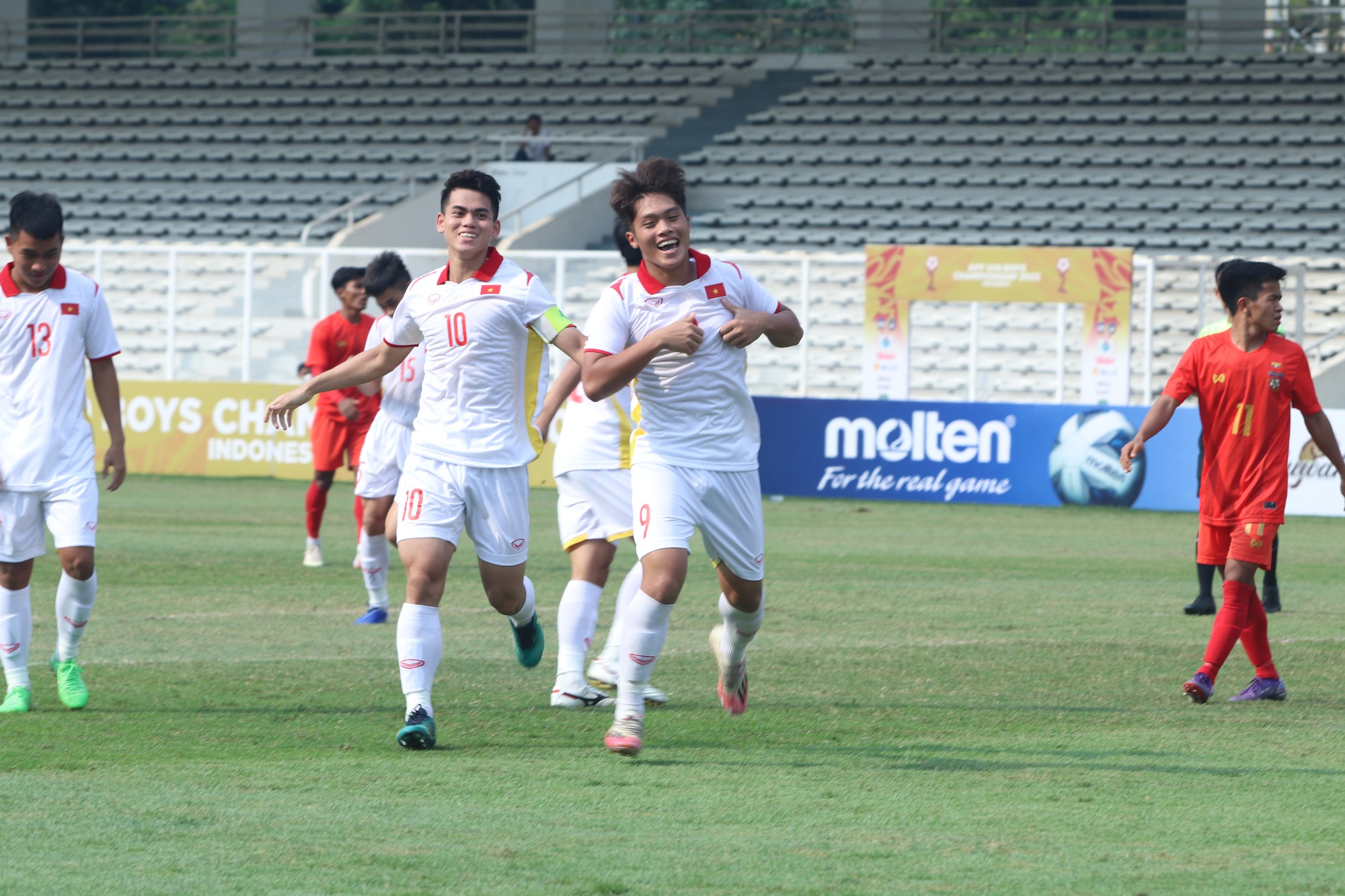 Thắng đậm Myanmar, U19 Việt Nam tiến sát bán kết U19 Đông Nam Á