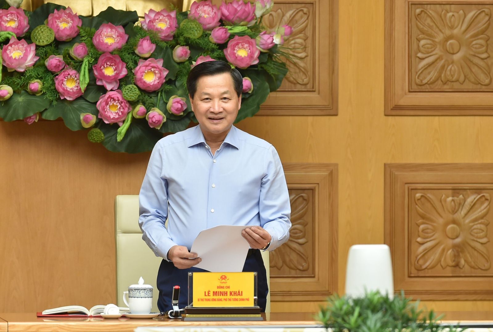 Phó Thủ tướng: Xem xét đề xuất giảm thuế giá trị gia tăng, tiêu thụ đặc biệt với xăng dầu