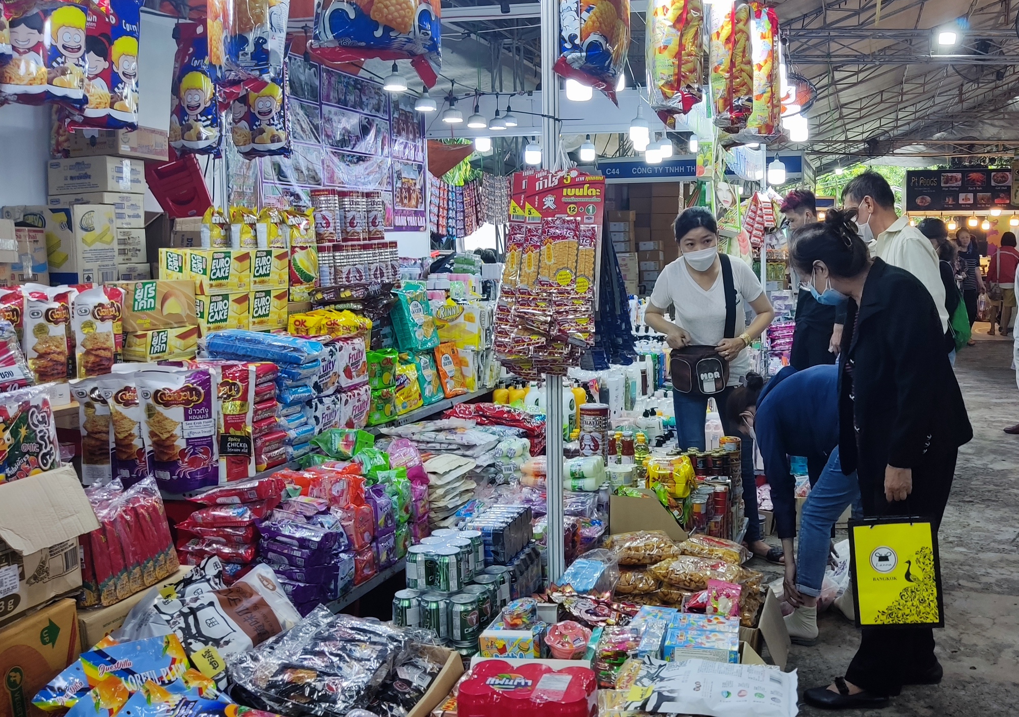Đưa hàng Việt sang Thái Lan