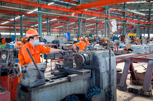 Nhiều ngành thâm dụng lao động khó tuyển người