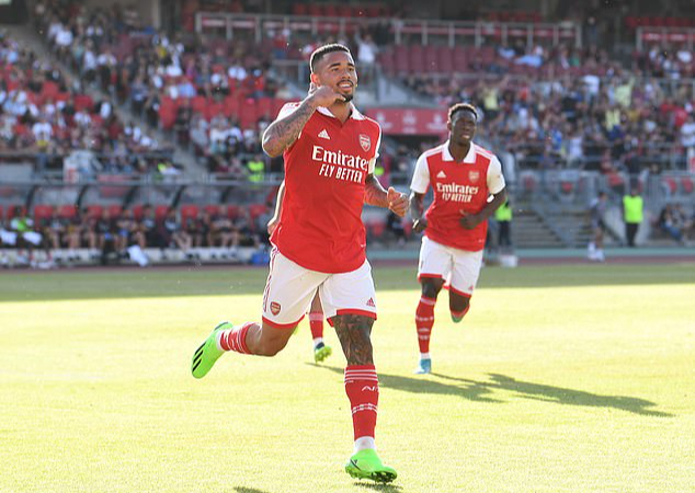 90 giây bùng nổ, Gabriel Jesus giúp Arsenal ngược dòng trận cầu 8 bàn
