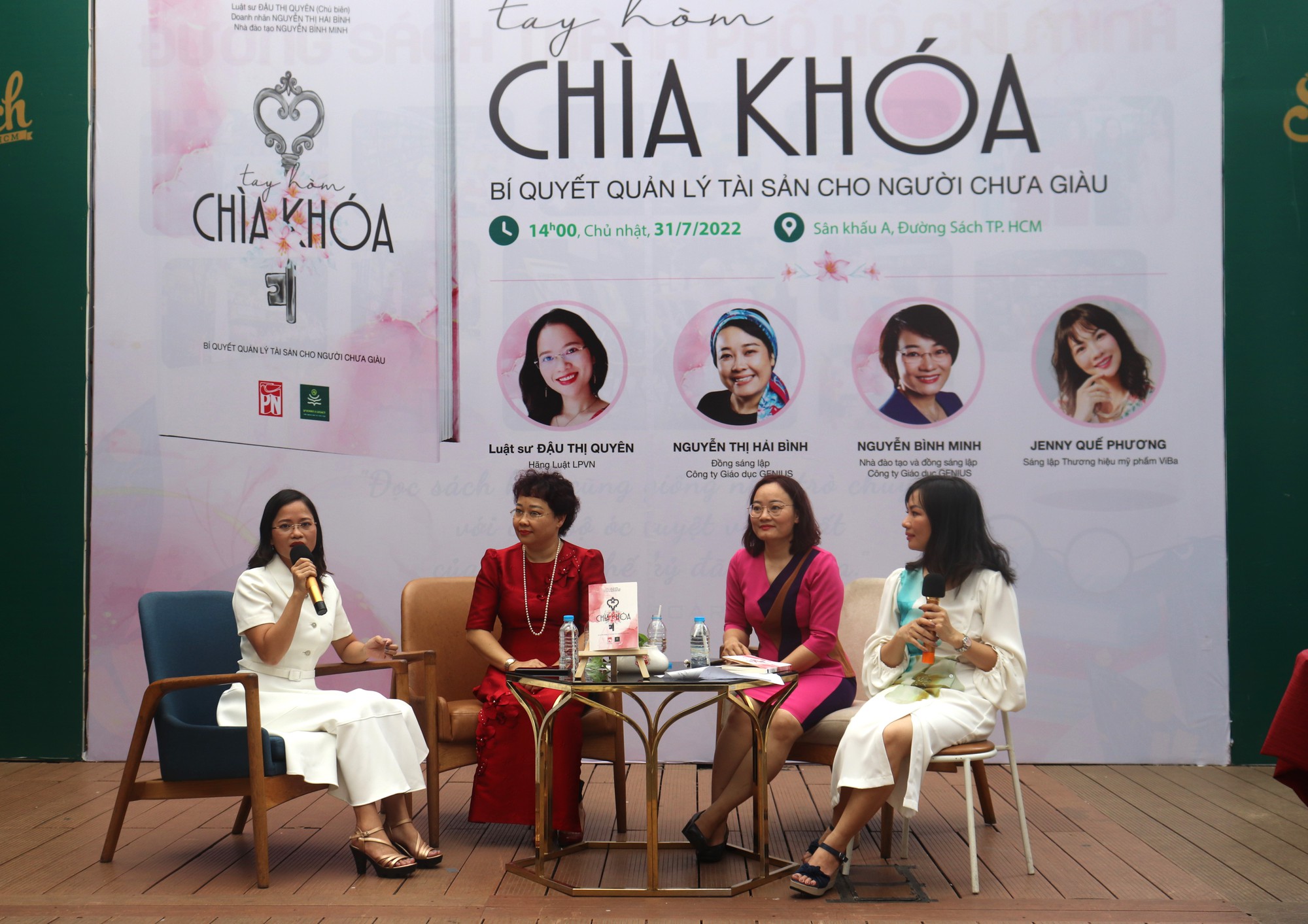 "Tay hòm chìa khóa..." - Góc nhìn đa dạng và thú vị