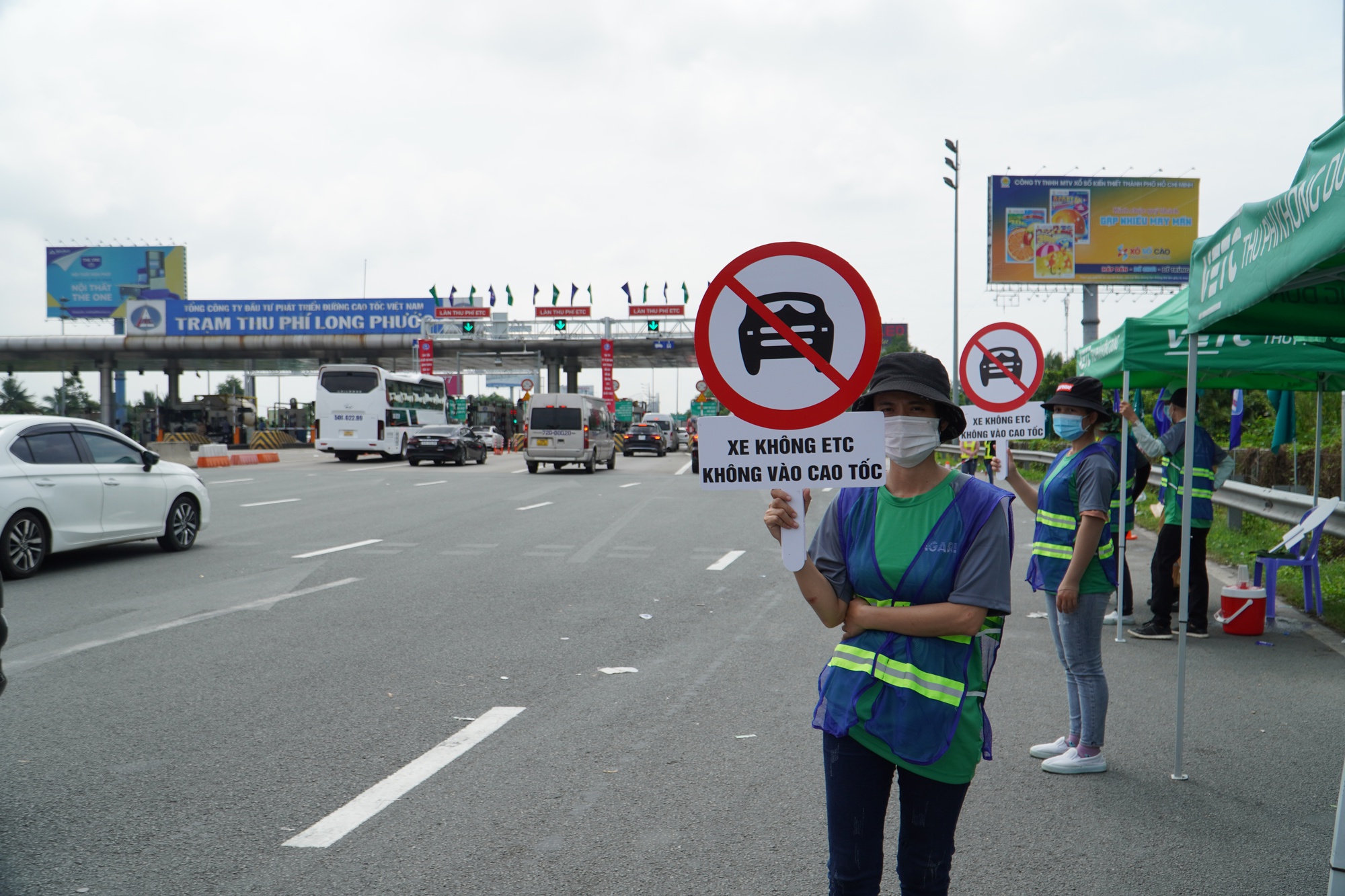 Ngày đầu thu phí không dừng ở cao tốc Long Thành- Dầu Giây: Đầu giờ ùn ứ, về sau thông thoáng - Ảnh 4.
