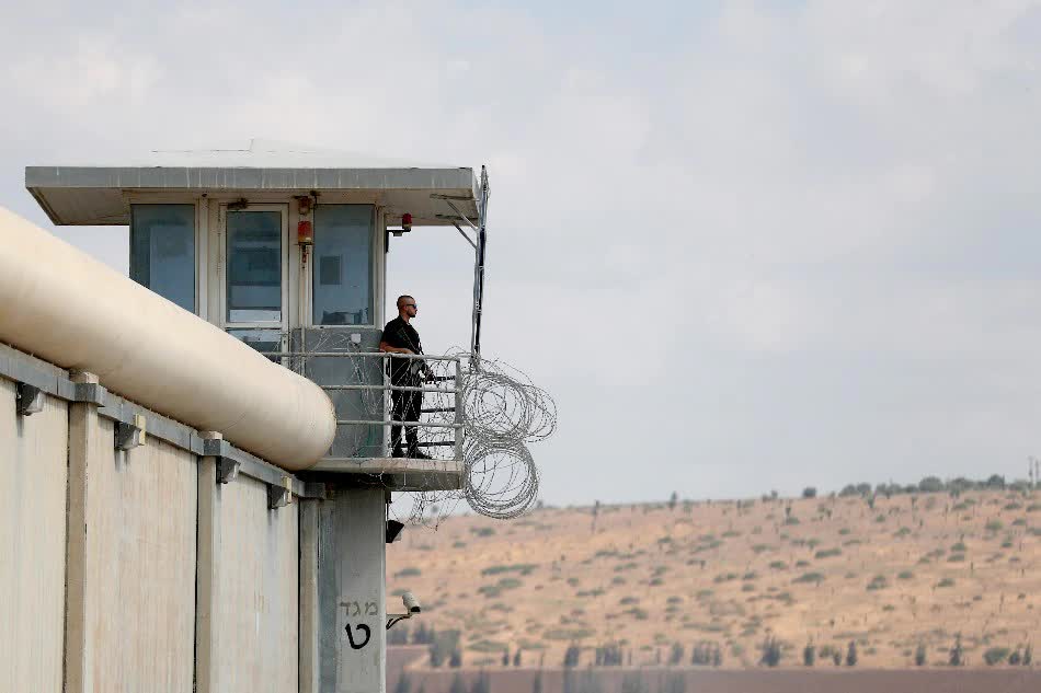 Israel: Chấn động vụ cai ngục bị ép làm "nô lệ tình dục" cho tù nhân