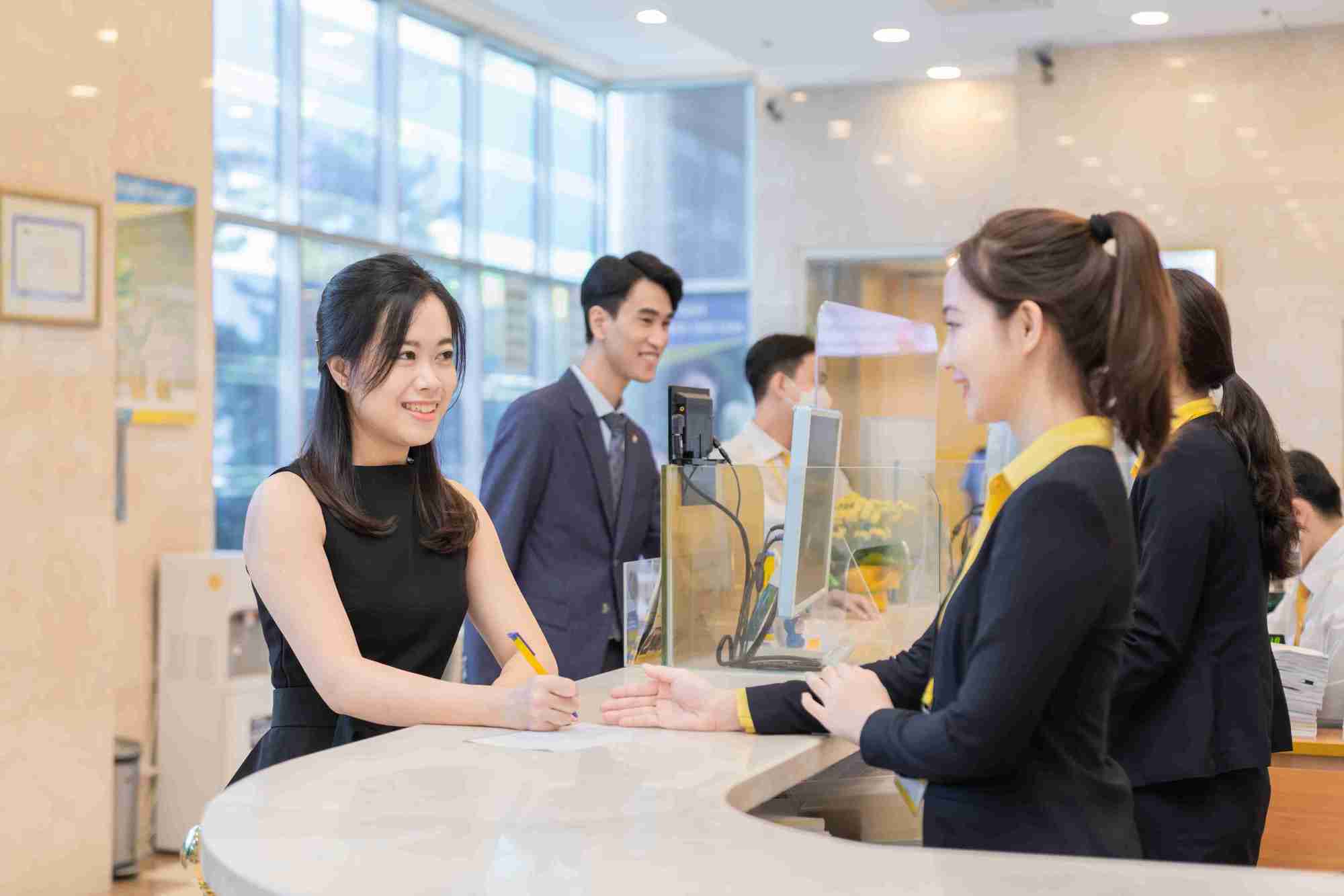 Nam A Bank &ndash; tiếp đ&agrave; tăng trưởng bằng chiến lược ph&aacute;t triển t&agrave;i ch&iacute;nh số to&agrave;n diện - Ảnh 2.