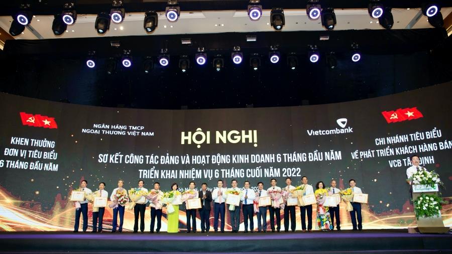 Vietcombank quyết tâm hoàn thành mục tiêu năm 2022