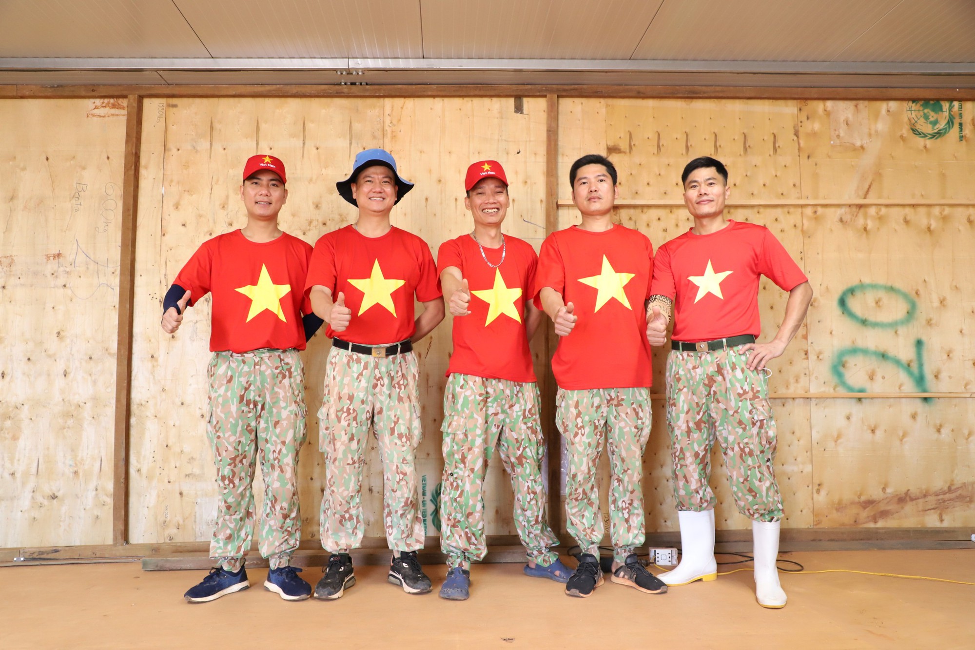 Bệnh viện d&atilde; chiến mũ nồi xanh Việt Nam kh&aacute;nh th&agrave;nh ph&ograve;ng kh&aacute;m sản khoa tại ch&acirc;u Phi - Ảnh 6.