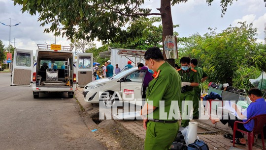 Điều tra nguyên nhân tài xế taxi chết trong xe ở Long An