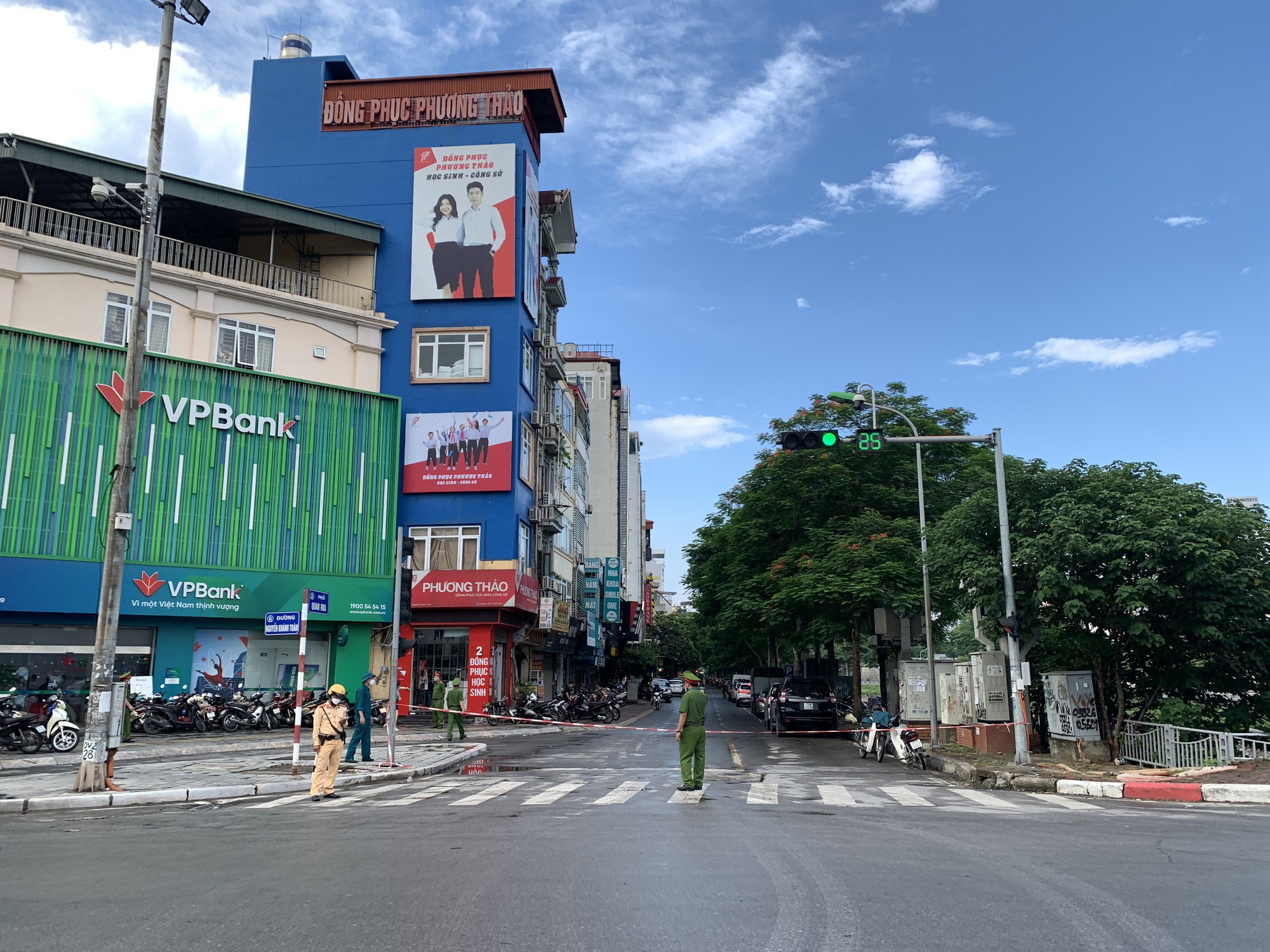Ch&aacute;y lớn tại qu&aacute;n karaoke 6 tầng, huy động nhiều xe cứu thương v&agrave; xe thang - Ảnh 1.