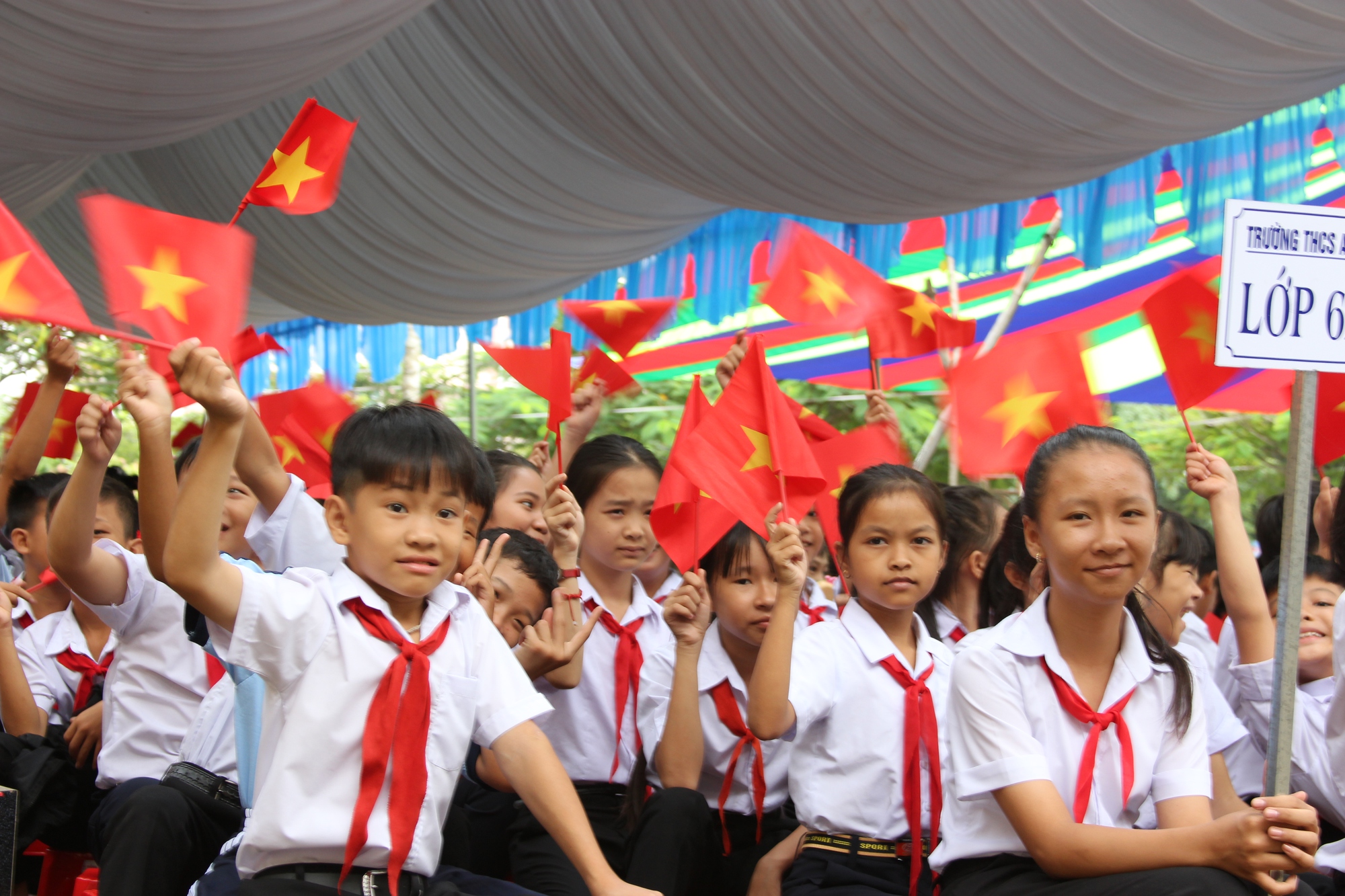 Bình Dương thiếu hơn 3.000 giáo viên, không tăng học phí năm học mới