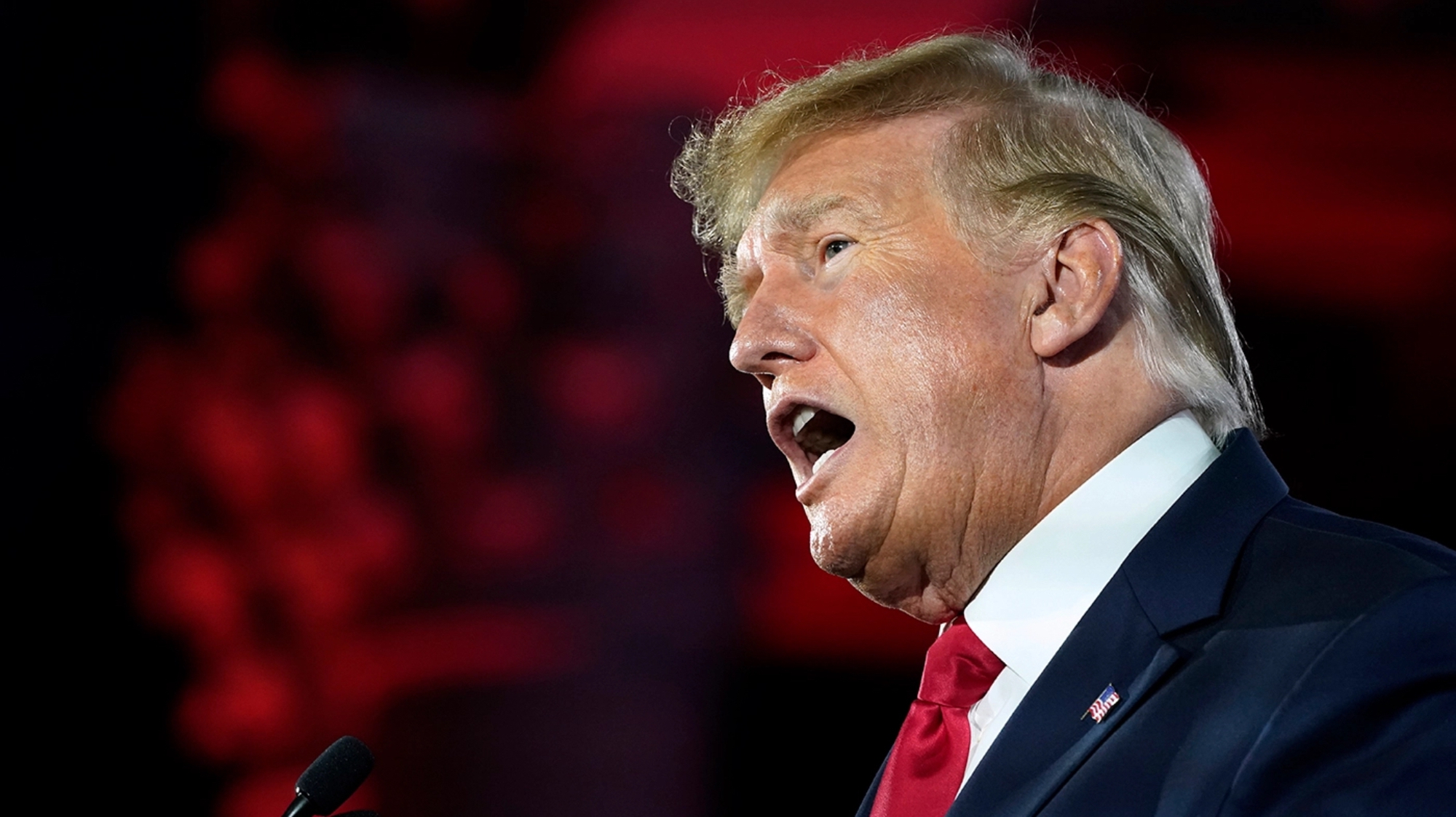 Ông Donald Trump chịu thêm "đòn đau"