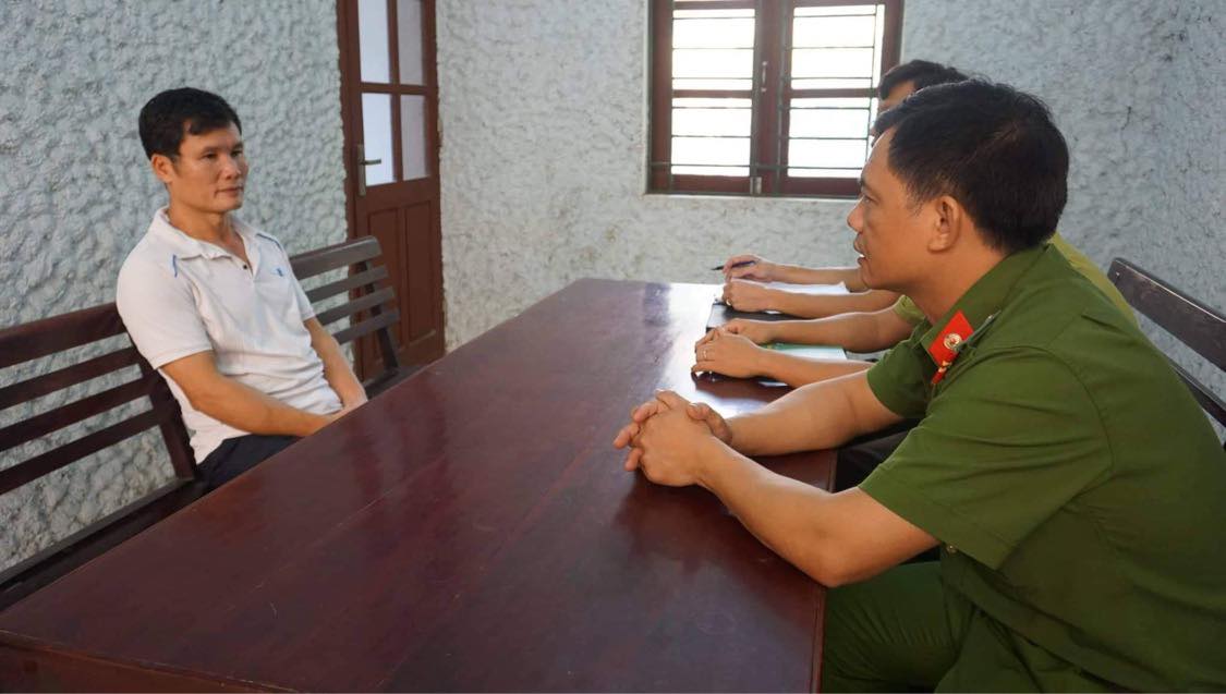 Khởi tố gã đàn ông thuê người chặt phá rừng để lấy đất trồng keo