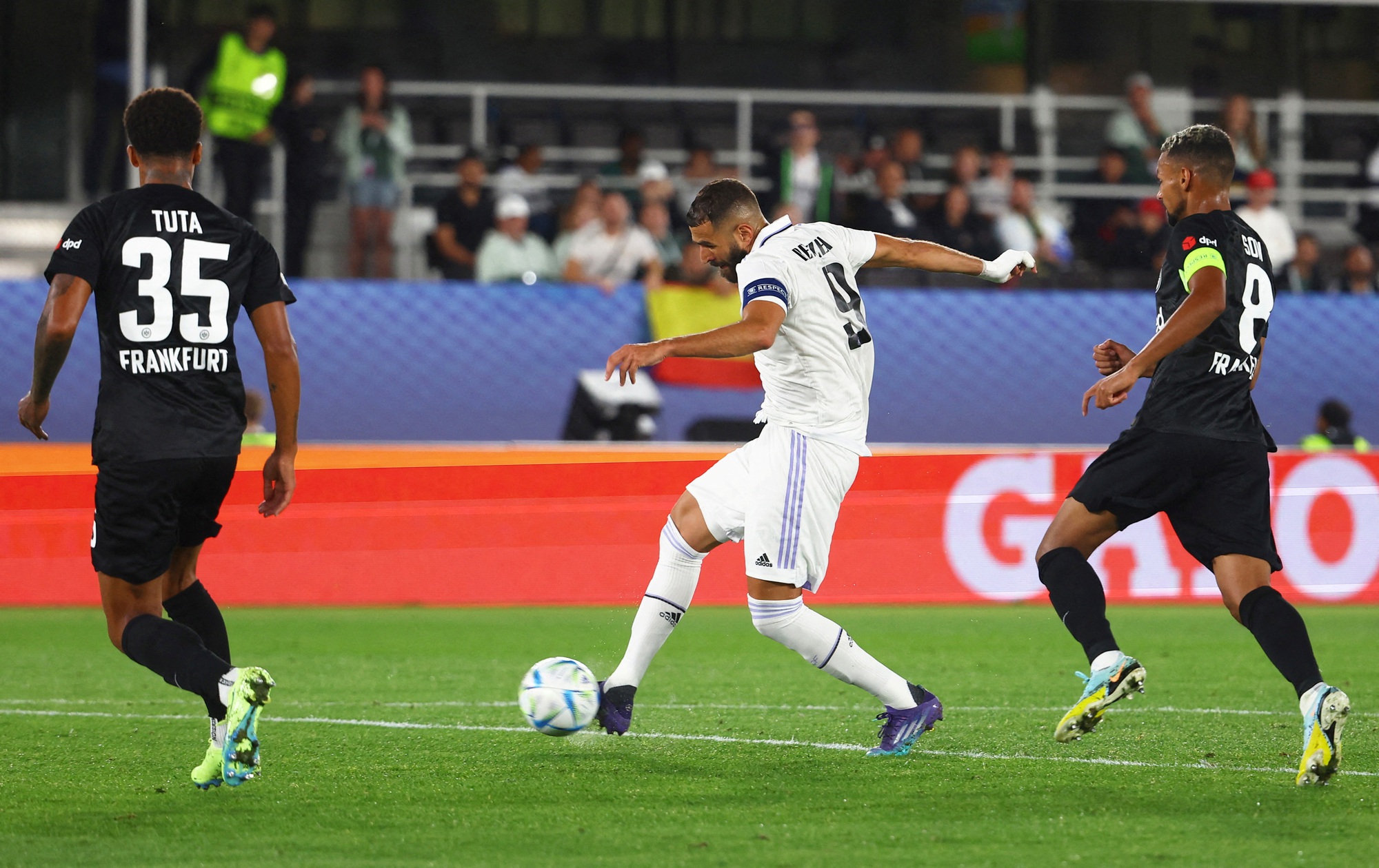 Đ&aacute;nh bại nh&agrave; v&ocirc; địch Europa League, Real Madrid đoạt Si&ecirc;u c&uacute;p ch&acirc;u &Acirc;u - Ảnh 5.