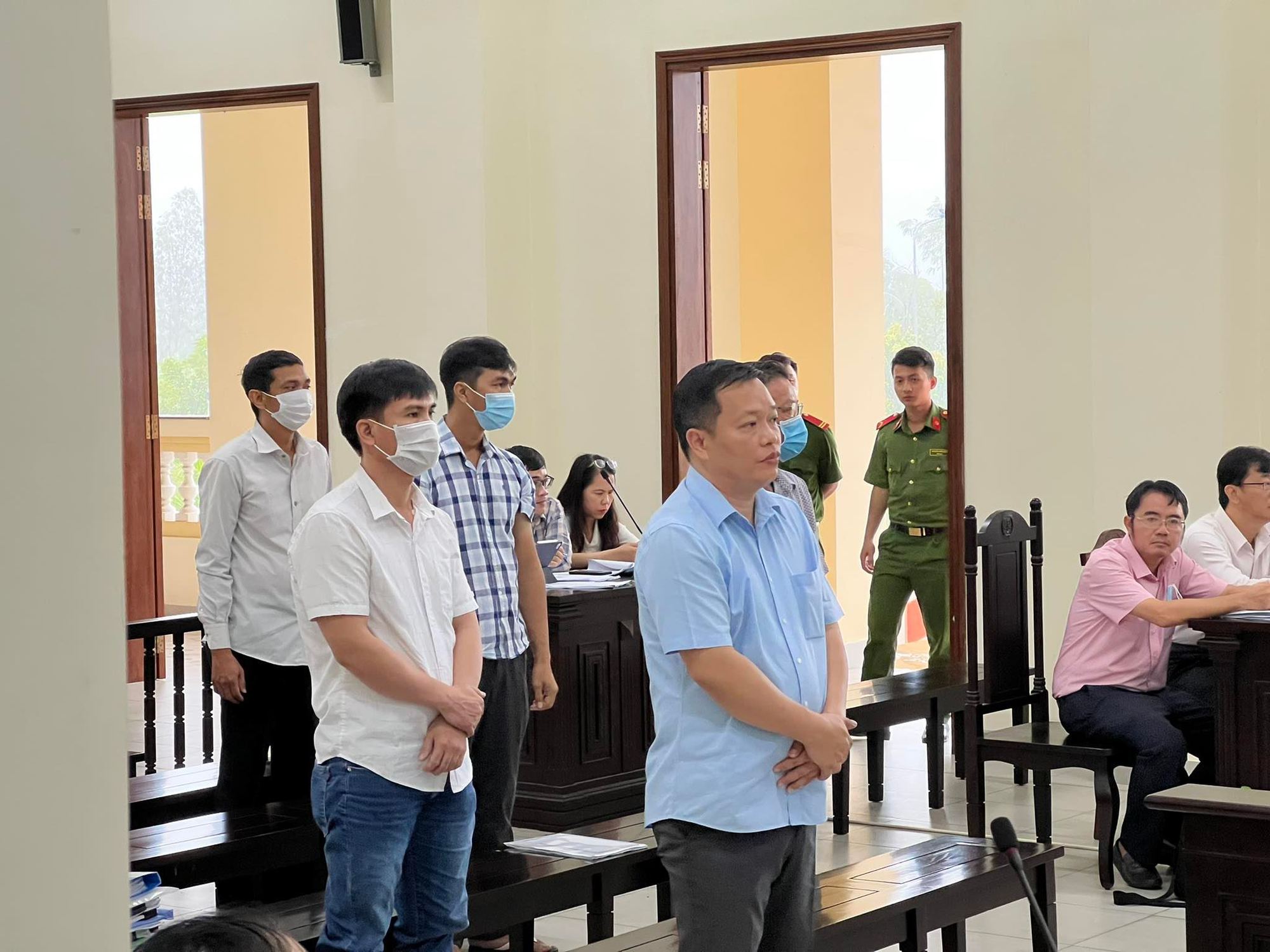 Diễn biến bất ngờ vụ 6 bị c&aacute;o được tuy&ecirc;n v&ocirc; tội li&ecirc;n quan đến ng&acirc;n h&agrave;ng - Ảnh 1.