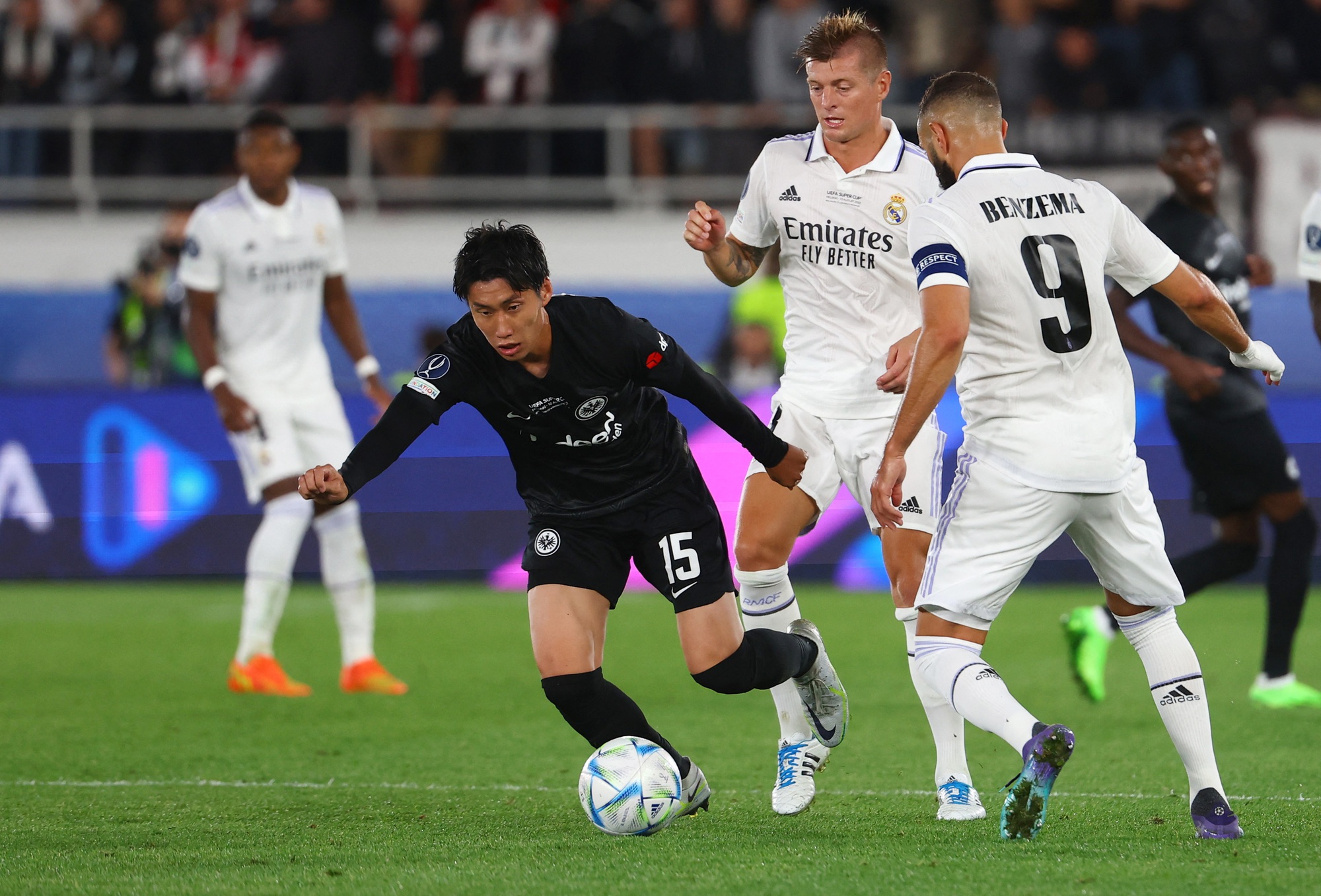 Đ&aacute;nh bại nh&agrave; v&ocirc; địch Europa League, Real Madrid đoạt Si&ecirc;u c&uacute;p ch&acirc;u &Acirc;u - Ảnh 2.