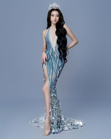 Hoa hậu Thế giới 2021 Karolina Bielawski duy&ecirc;n d&aacute;ng trong &aacute;o d&agrave;i Việt - Ảnh 6.