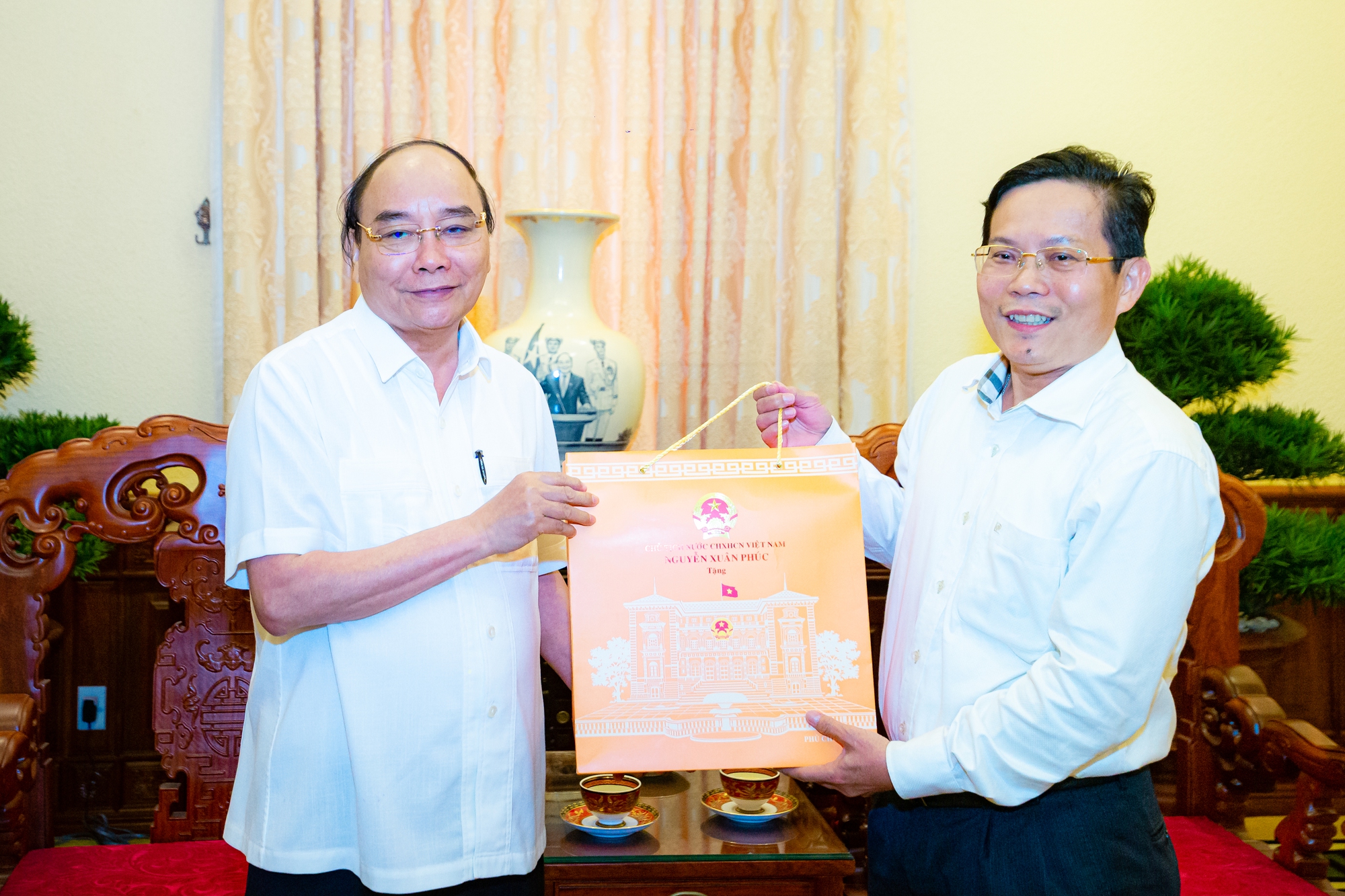 Chủ tịch nước Nguyễn Xuân Phúc: Chương trình "Một triệu lá cờ Tổ quốc cùng ngư dân bám biển" có ý nghĩa rất lớn