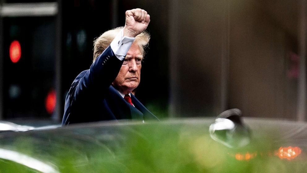 Ông Trump quyết không khai trước cuộc “săn phù thủy”