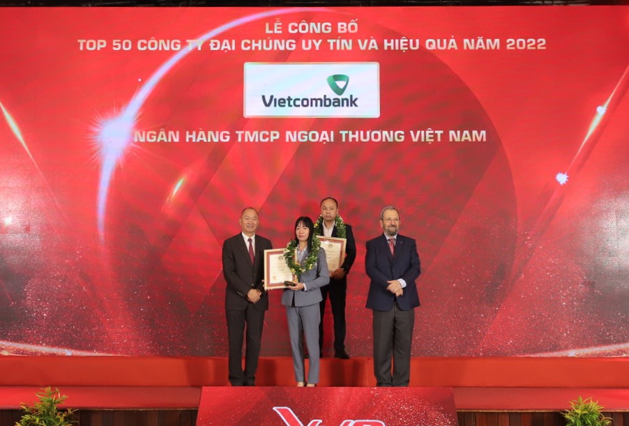 L&acirc;̀n thứ 7 li&ecirc;n ti&ecirc;́p, Vietcombank đứng đầu Top 10 ng&acirc;n h&agrave;ng uy t&iacute;n - Ảnh 3.